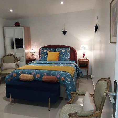 Les Capra - La Parisienne Apartment